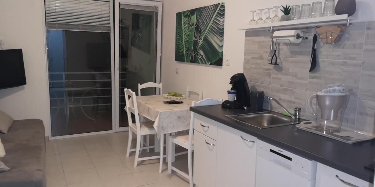 Chillout Apartments With Pool Patricia Фажана Екстер'єр фото