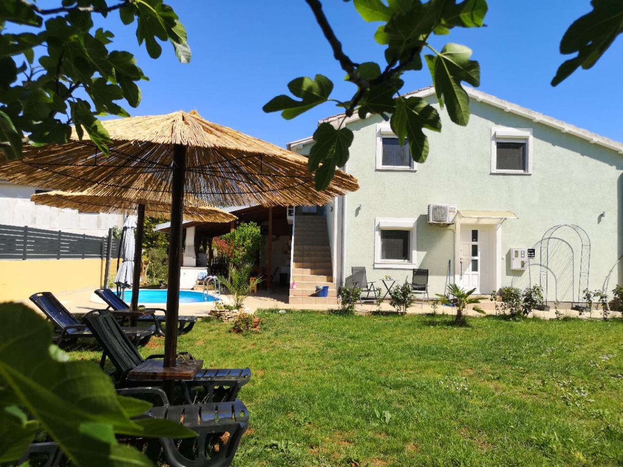 Chillout Apartments With Pool Patricia Фажана Екстер'єр фото